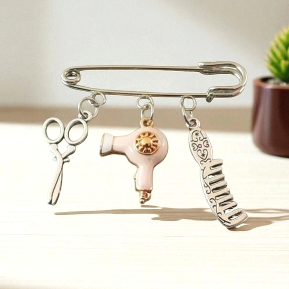 NEW‼️Hairdresser Charm Brooch - Picture 1 of 4